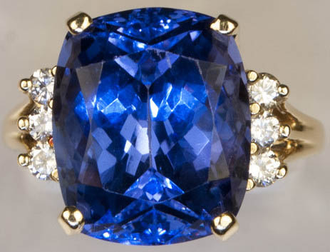 Previously owned Tanzanite diamond 14K ring.
.